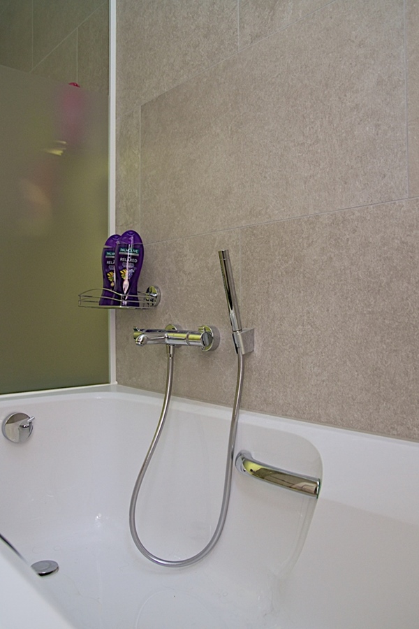 Wandtegels plaatsen in badkamer
